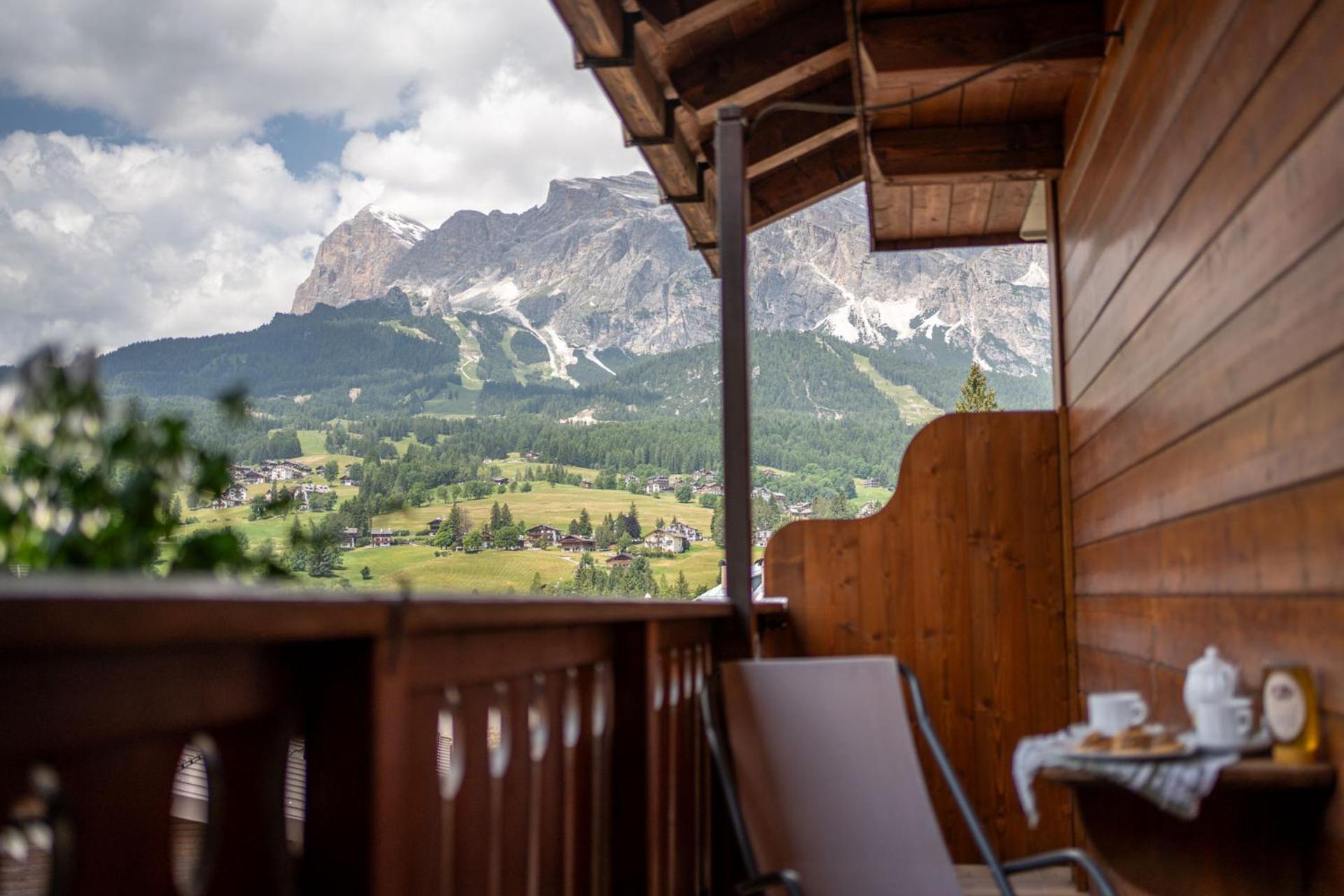 Hotel Panda Cortina- Ricarica Auto Elettriche Cortina dʼAmpezzo Kültér fotó