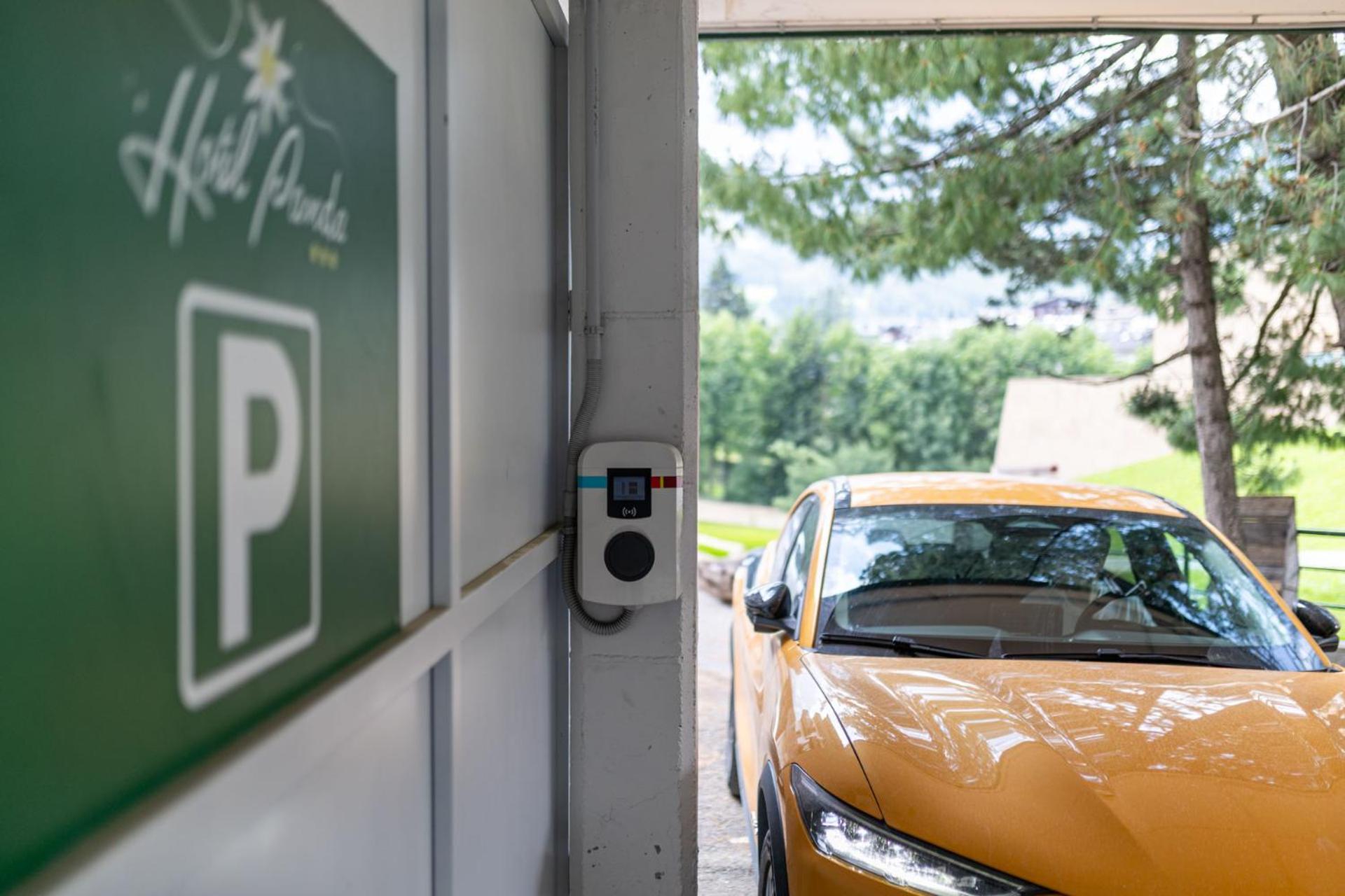 Hotel Panda Cortina- Ricarica Auto Elettriche Cortina dʼAmpezzo Kültér fotó